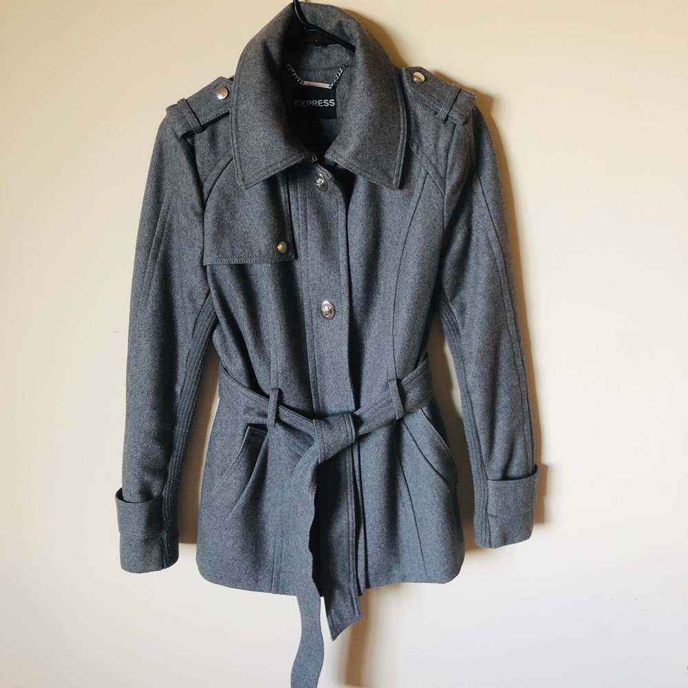 SoldEXPRESS. Coat. Size 6. Good condition.